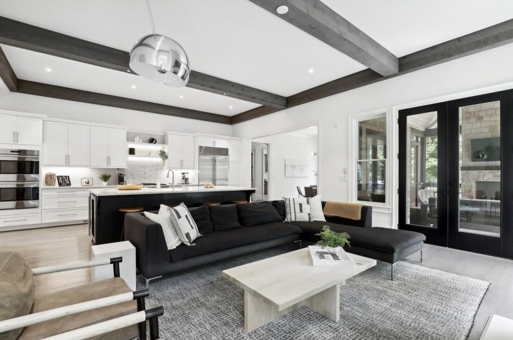 5335 Mount Vernon Pkwy, Atlanta GA  30327-4735 exterior