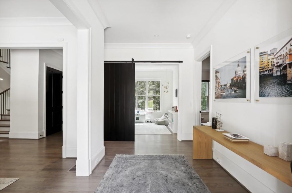 5335 Mount Vernon Pkwy, Atlanta GA  30327-4735 exterior