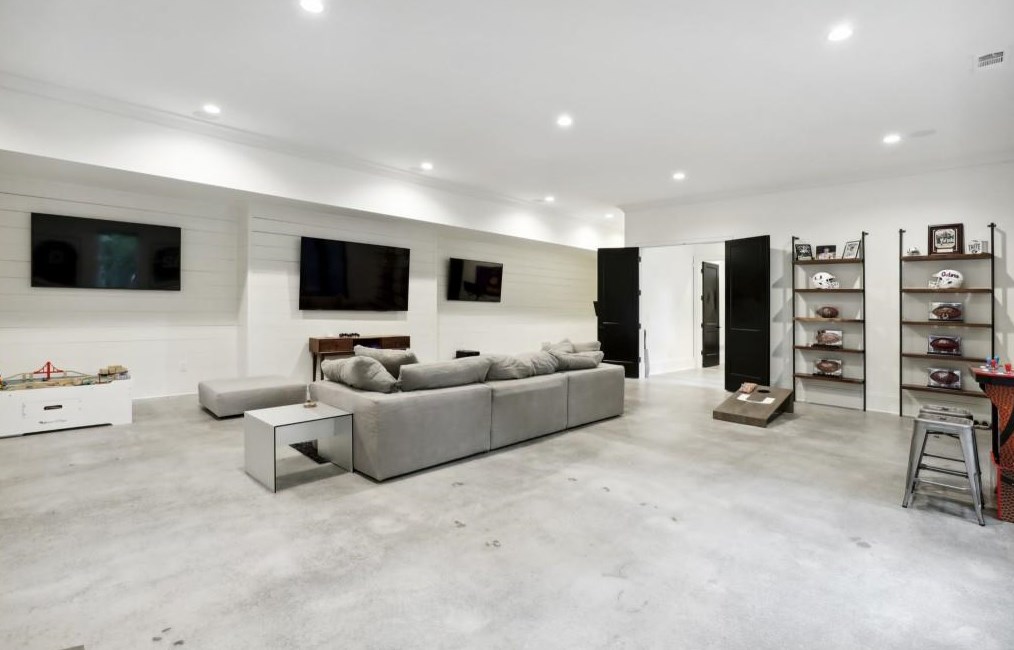 5335 Mount Vernon Pkwy, Atlanta GA  30327-4735 exterior