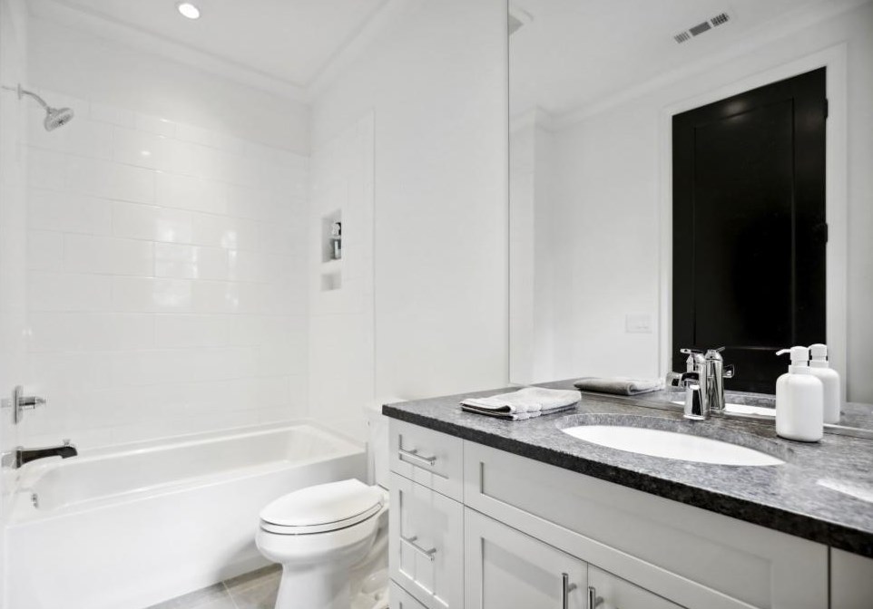 5335 Mount Vernon Pkwy, Atlanta GA  30327-4735 exterior