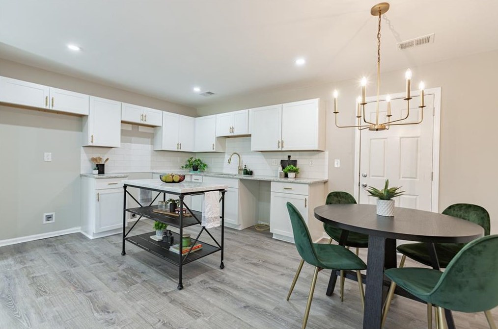 5864 Ronnie Dr, Rex GA 30273-1059 exterior