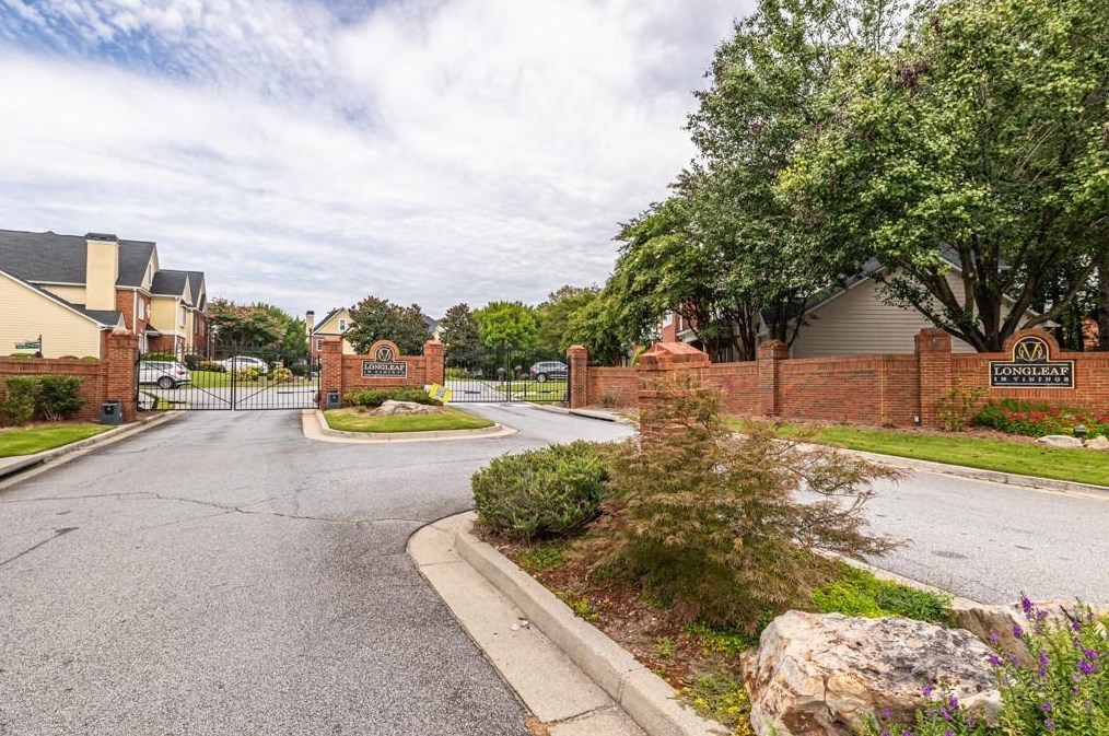 4827 Longcourt Dr, Atlanta GA  30339 exterior
