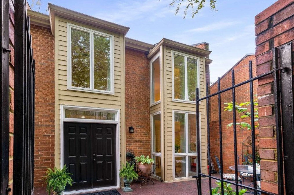 69 Willow Gln, Atlanta GA  30342-1341 exterior