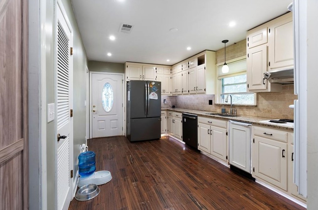 8111 Dallas Acworth Hwy, Dallas GA 30132-7936 exterior