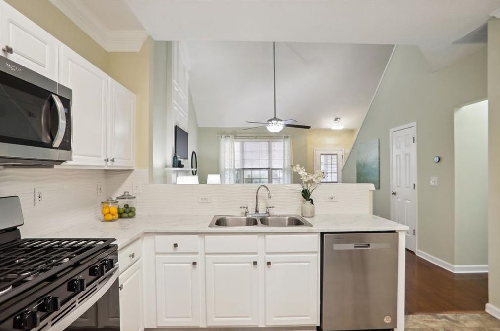 3025 Oxwell Dr, Duluth GA  30096-9217 exterior