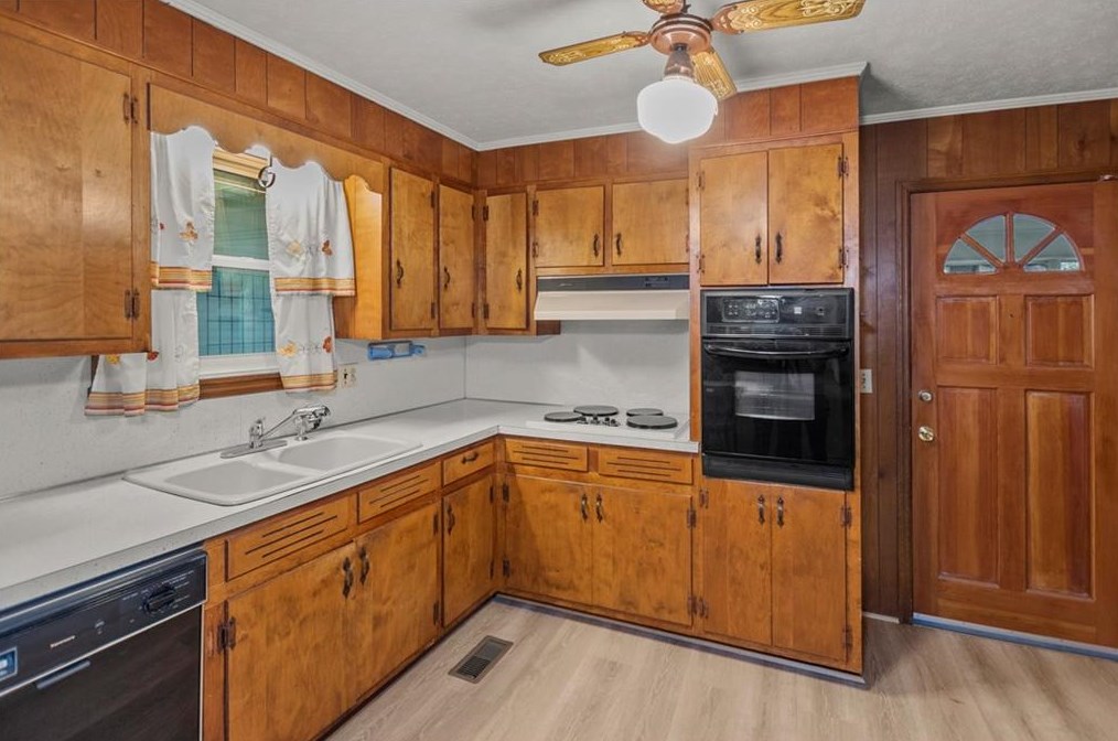 144 Danny Cir, Calhoun GA 30701-9110 exterior