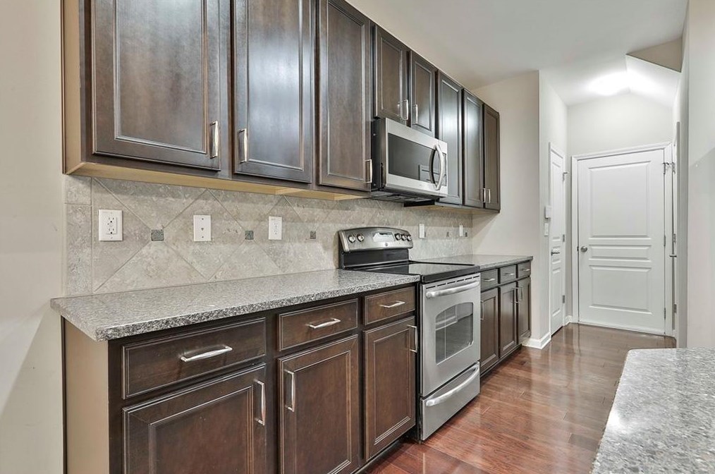 1568 Lenox Overlook Rd, Atlanta GA  30329-1528 exterior