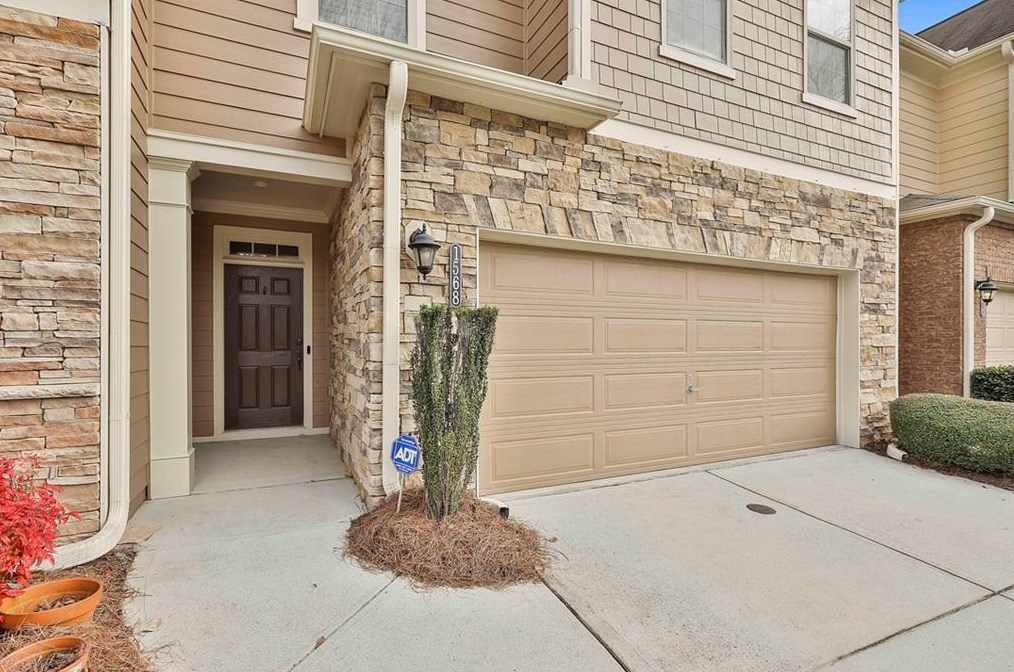 1568 Lenox Overlook Rd, Atlanta GA  30329-1528 exterior