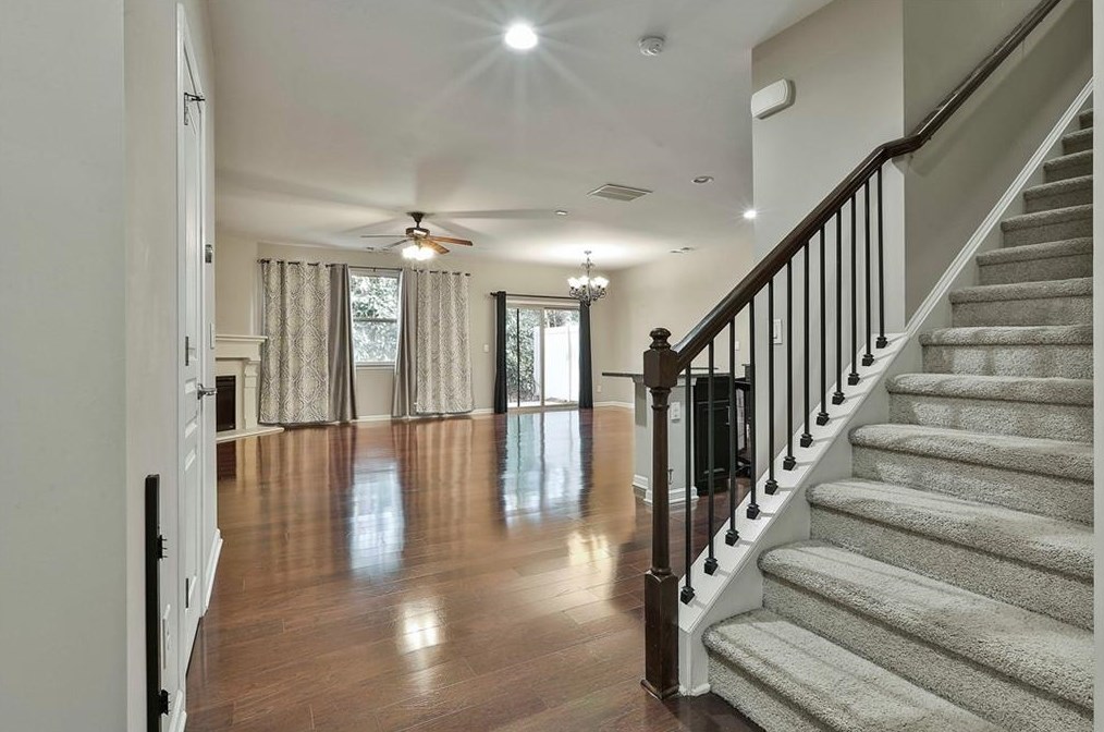 1568 Lenox Overlook Rd, Atlanta GA  30329-1528 exterior