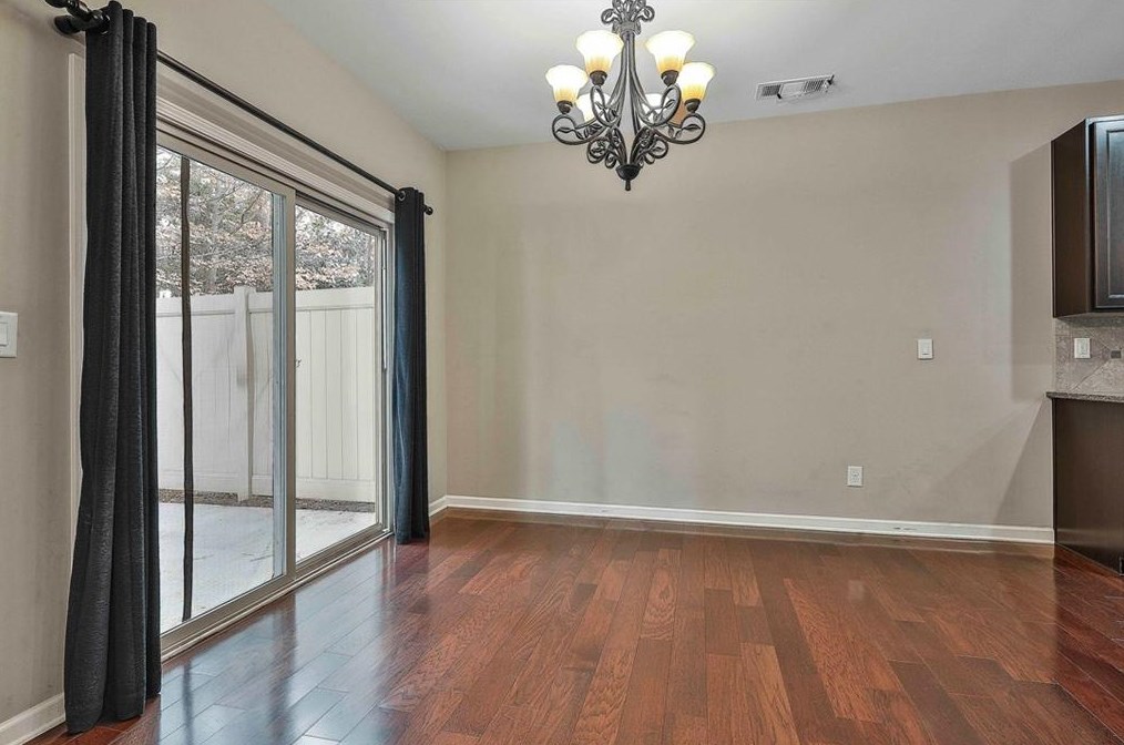 1568 Lenox Overlook Rd, Atlanta GA  30329-1528 exterior