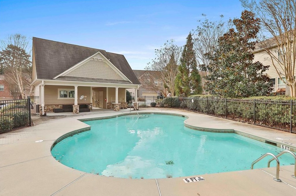 1568 Lenox Overlook Rd, Atlanta GA  30329-1528 exterior