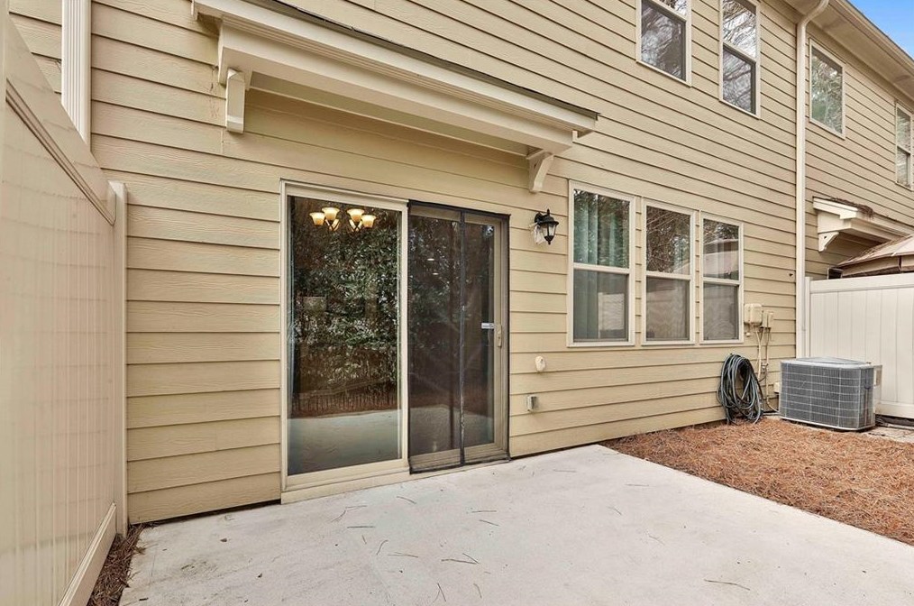 1568 Lenox Overlook Rd, Atlanta GA  30329-1528 exterior