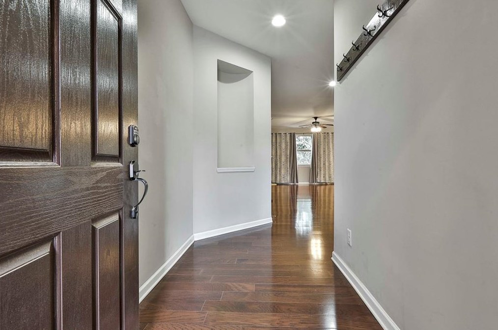 1568 Lenox Overlook Rd, Atlanta GA  30329-1528 exterior