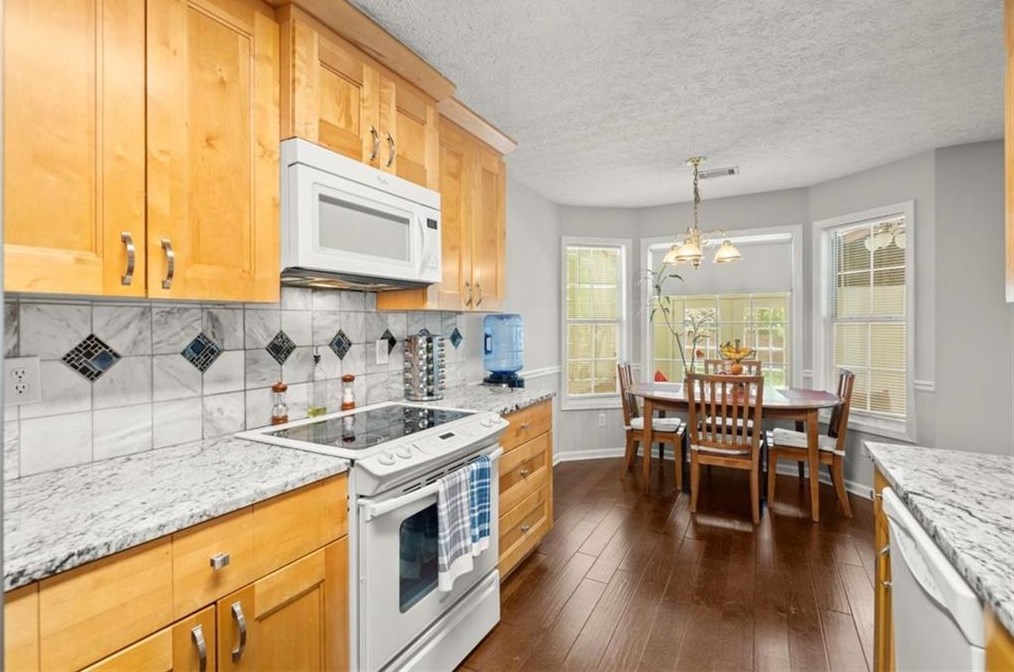 3905 Piper Glen Dr, Buford GA  30519-3987 exterior