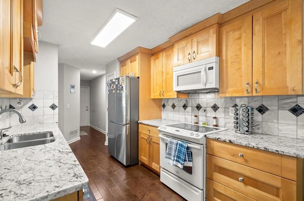 3905 Piper Glen Dr, Buford GA  30519-3987 exterior