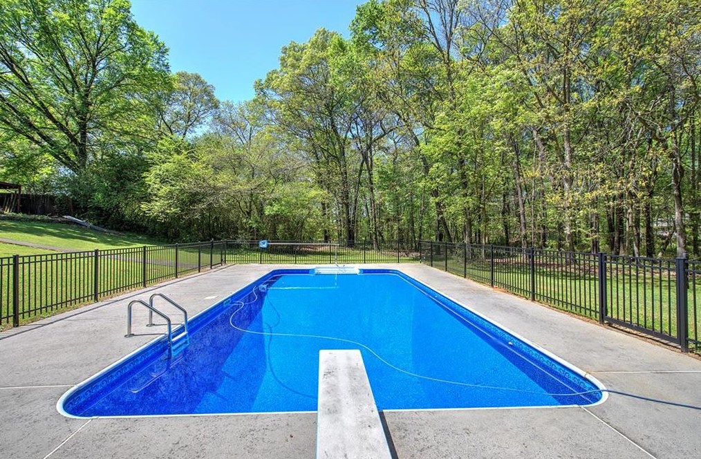 4134 Dews Pond Rd, Calhoun GA  30701-4337 exterior