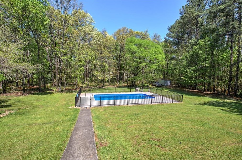 4134 Dews Pond Rd, Calhoun GA  30701-4337 exterior