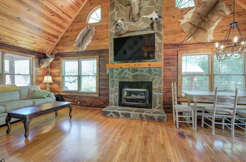 4134 Dews Pond Rd, Calhoun GA  30701-4337 exterior