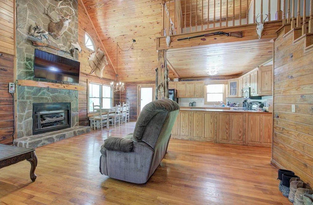 4134 Dews Pond Rd, Calhoun GA  30701-4337 exterior