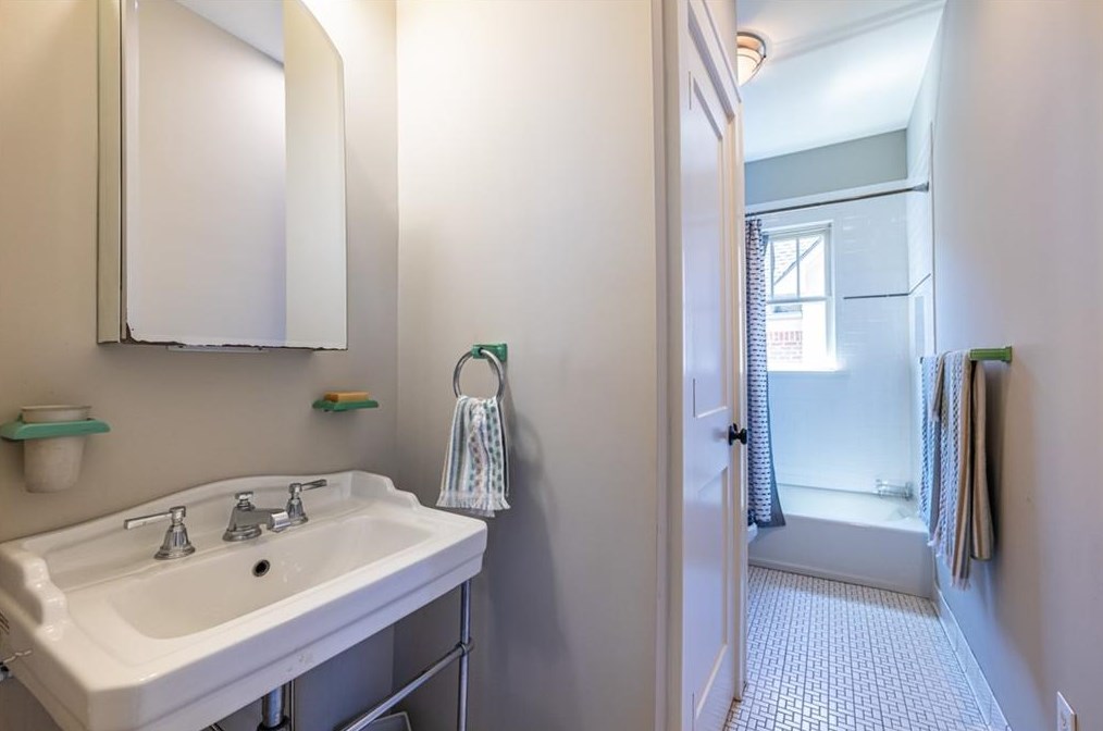 261 Second Ave, Decatur GA  30030-3551 exterior