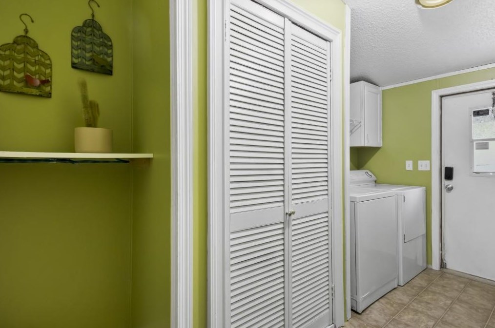 2560 Winding Lake Trl, Conyers GA  30012-2492 exterior