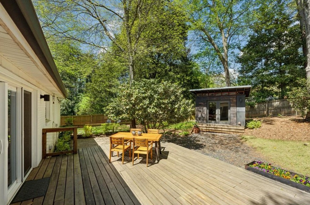 2216 Desmond Dr, Decatur GA  30033-4742 exterior