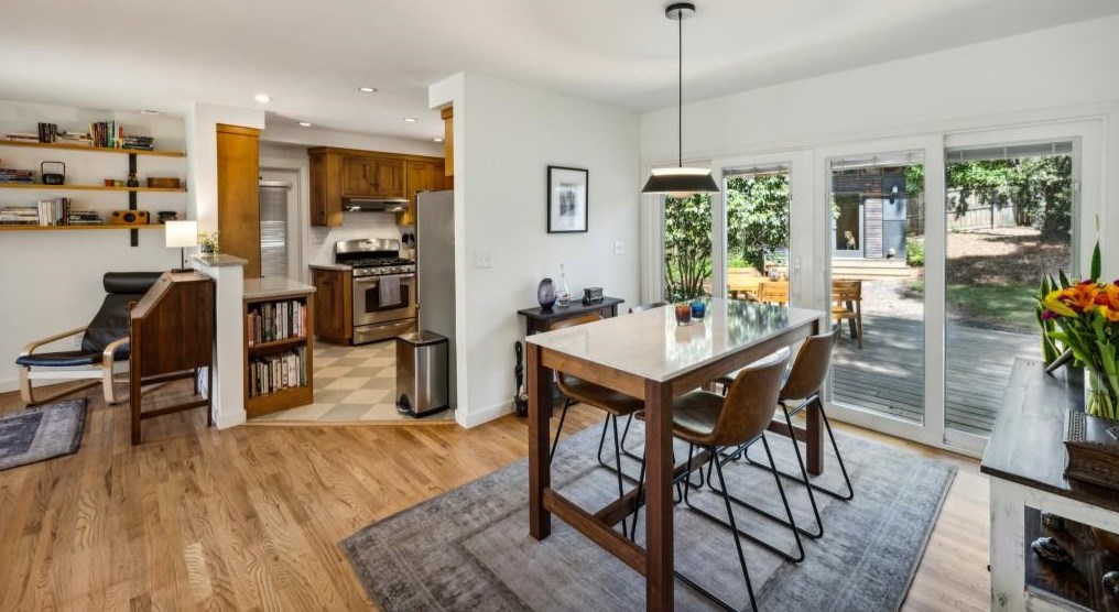 2216 Desmond Dr, Decatur GA  30033-4742 exterior