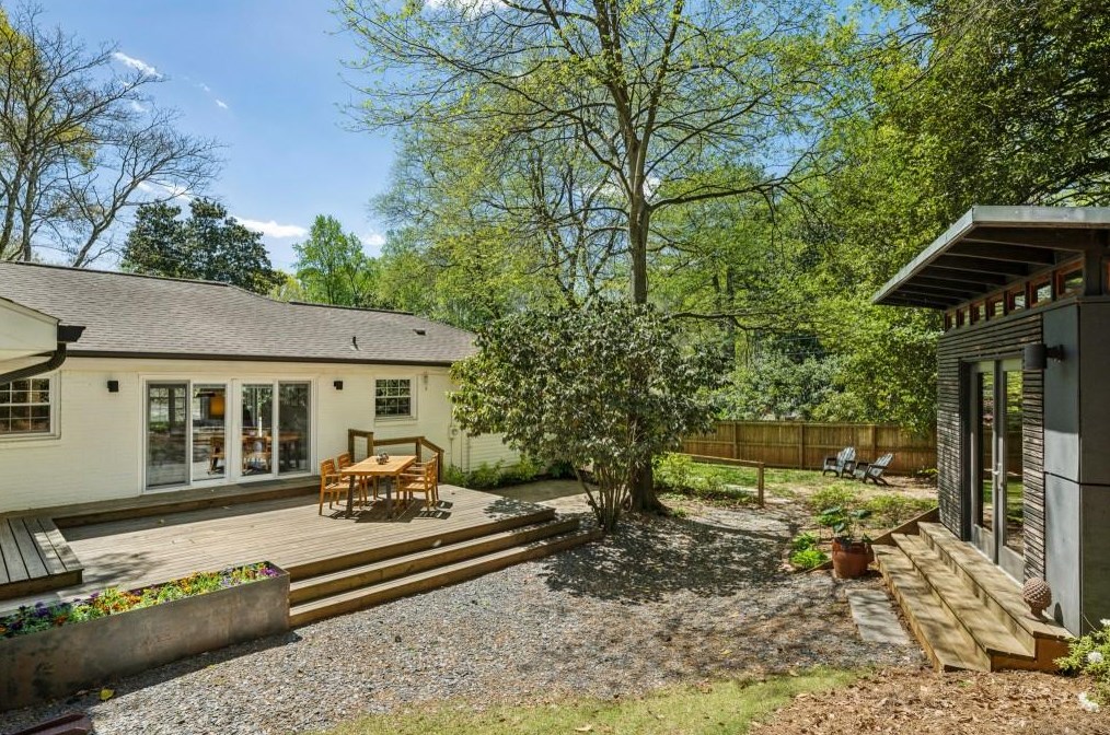 2216 Desmond Dr, Decatur GA  30033-4742 exterior