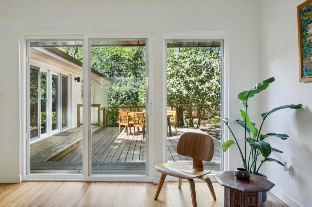 2216 Desmond Dr, Decatur GA  30033-4742 exterior