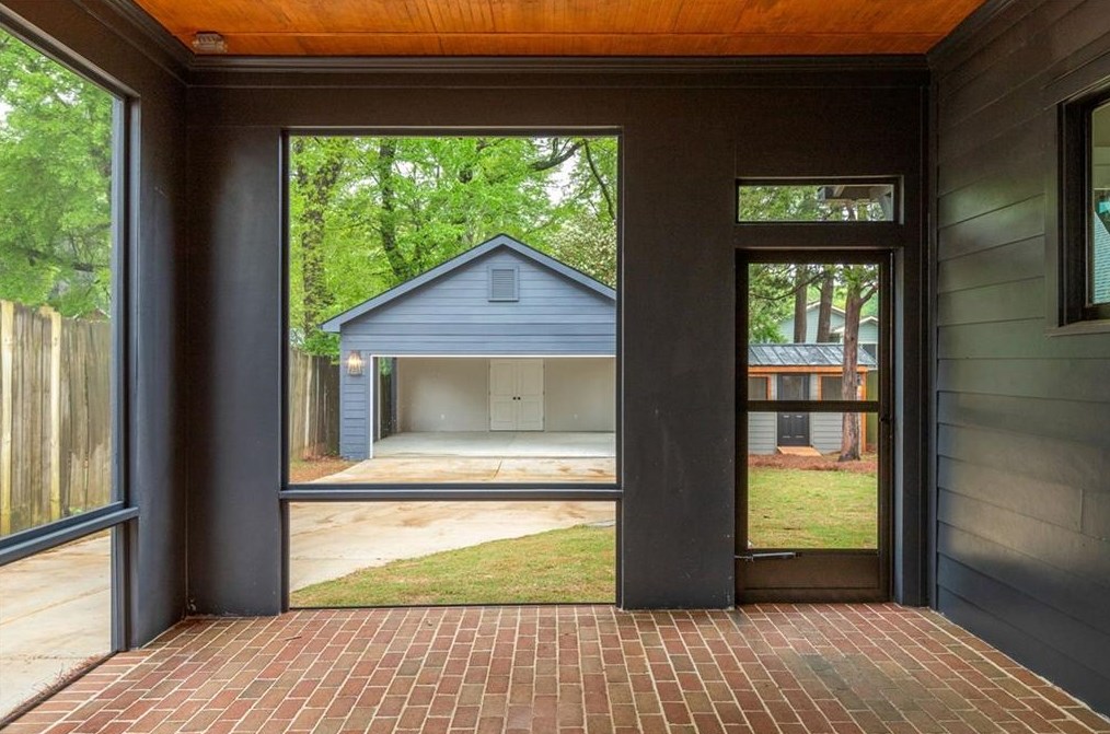 632 Sycamore Dr, Decatur GA  30030-2749 exterior