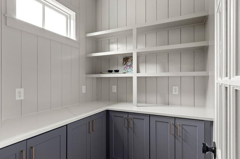 632 Sycamore Dr, Decatur GA  30030-2749 exterior