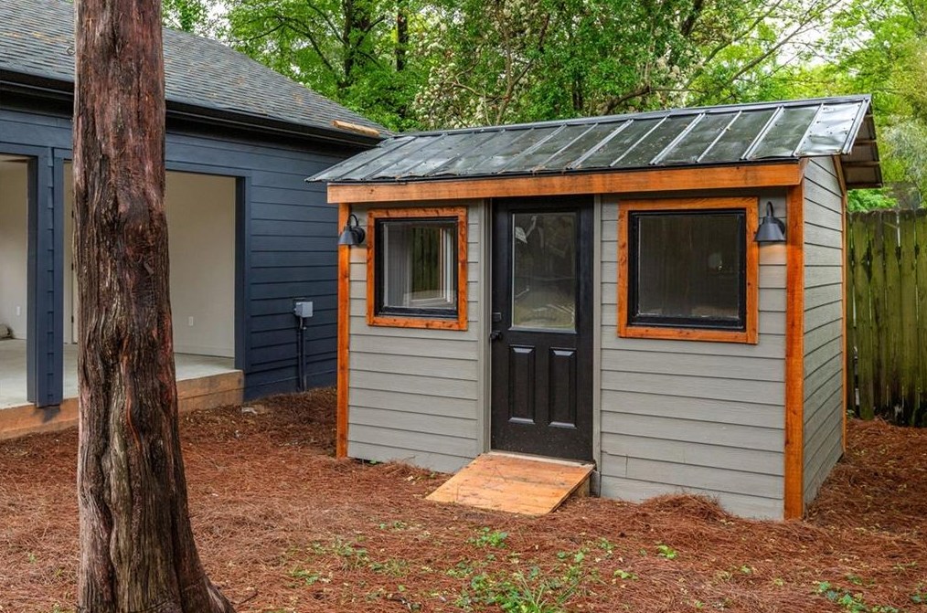 632 Sycamore Dr, Decatur GA  30030-2749 exterior