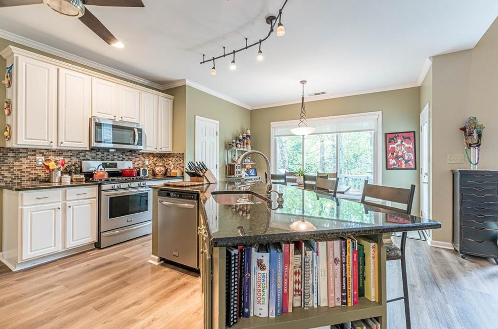 1802 Hidden Springs Walk, Smyrna GA  30082-4252 exterior
