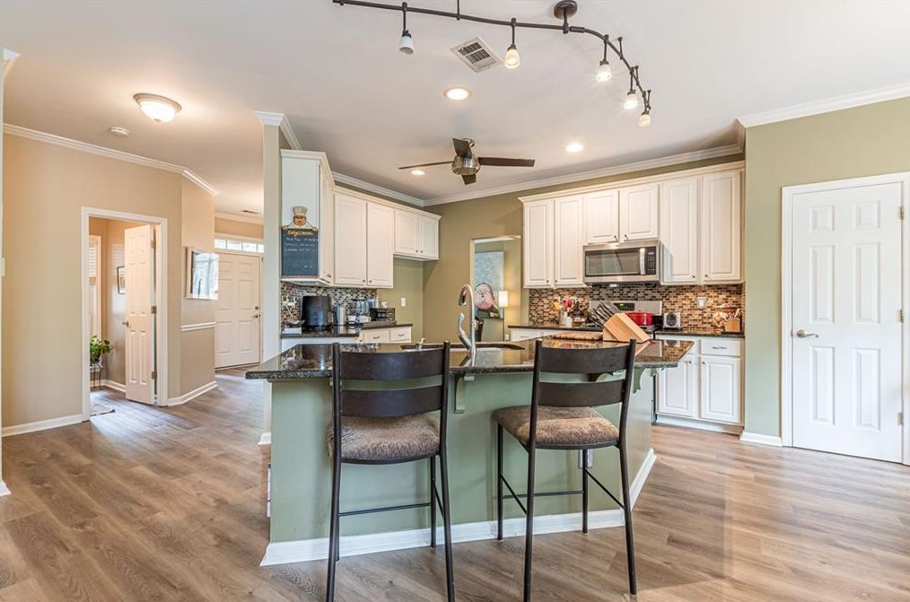 1802 Hidden Springs Walk, Smyrna GA  30082-4252 exterior