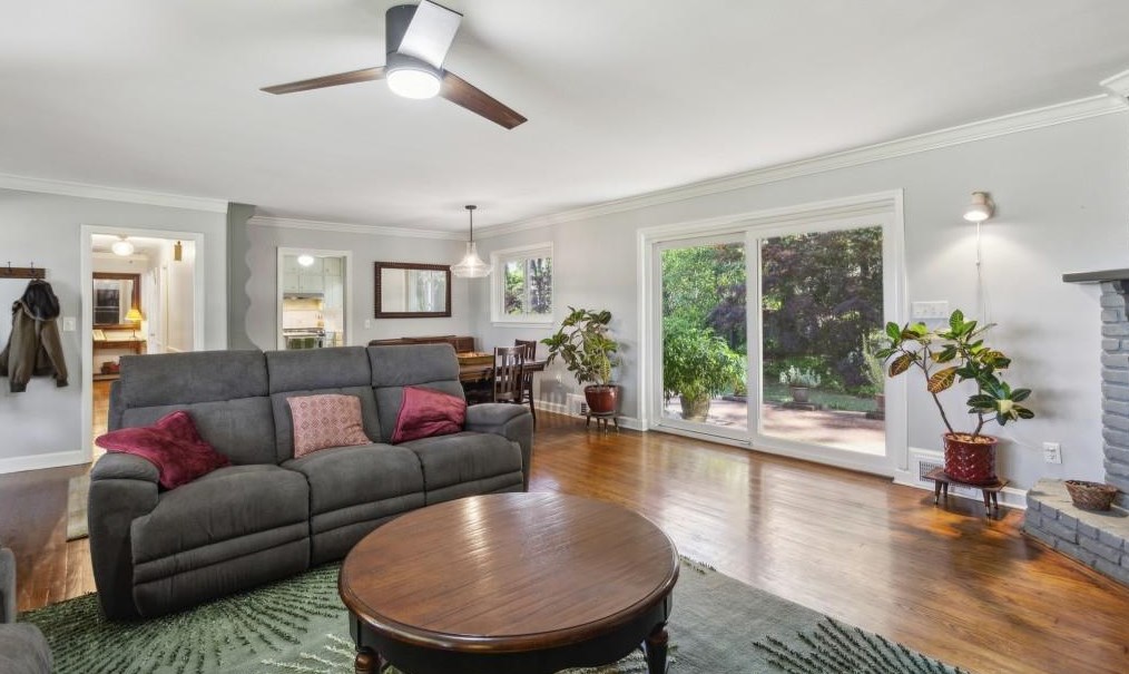 1939 Forest Green Dr, Atlanta GA  30329-2604 exterior