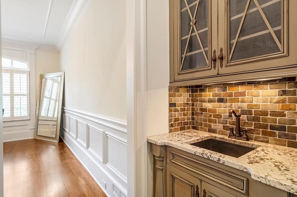 3057 Woodrow Way, Atlanta GA  30319-2707 exterior