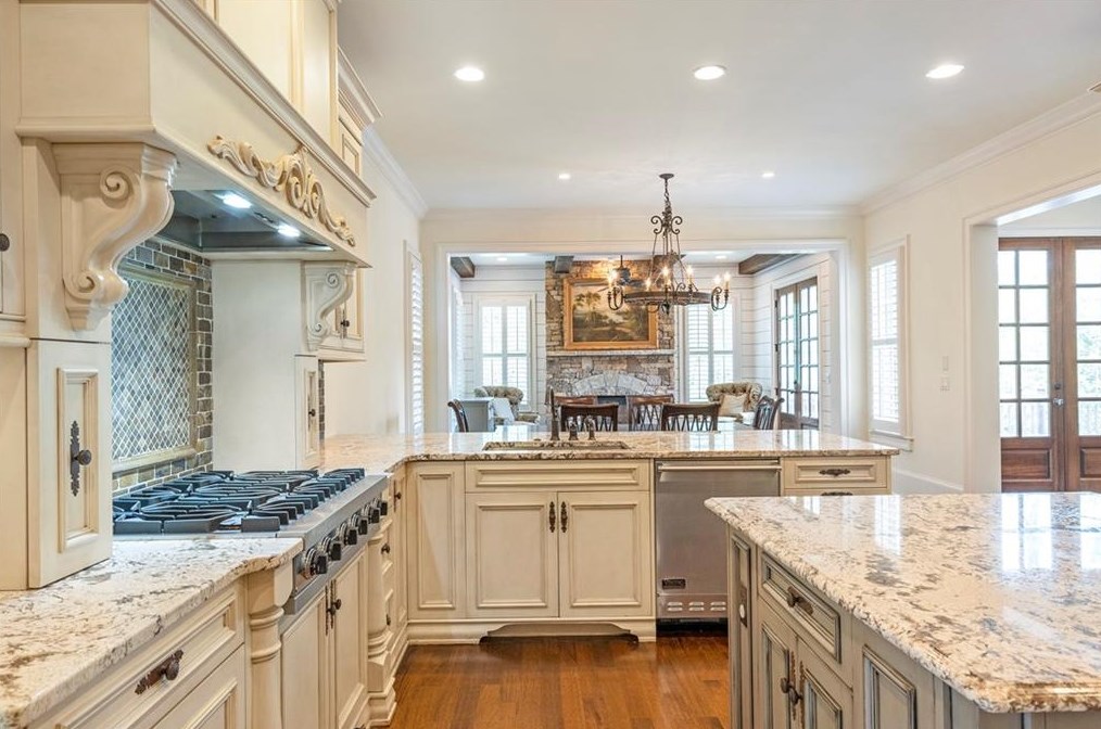 3057 Woodrow Way, Atlanta GA  30319-2707 exterior