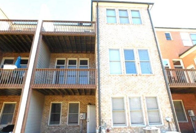 3002 Montclair Cir, Smyrna GA  30080-3795 exterior
