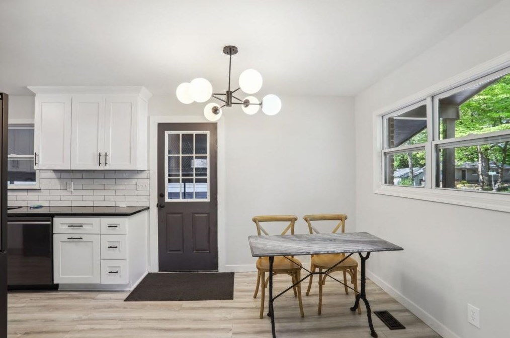 547 Elbridge Dr, Atlanta GA  30318-8137 exterior