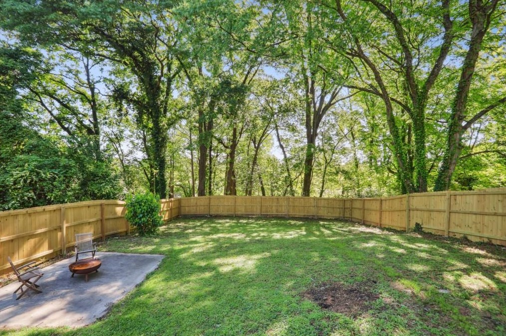 547 Elbridge Dr, Atlanta GA  30318-8137 exterior