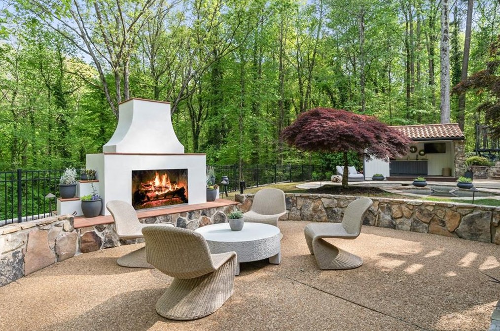 5865 Winterthur Dr, Atlanta GA  30328-4628 exterior