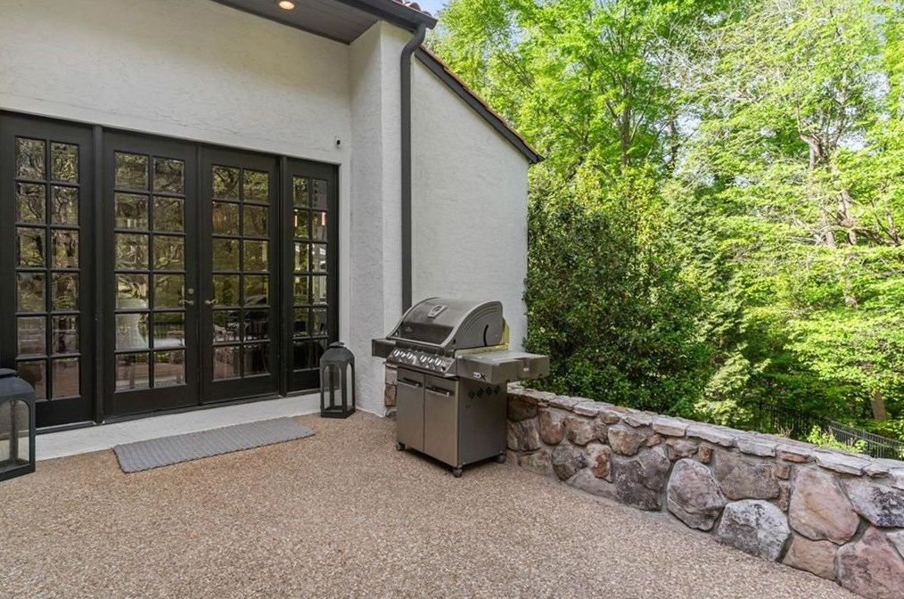 5865 Winterthur Dr, Atlanta GA  30328-4628 exterior