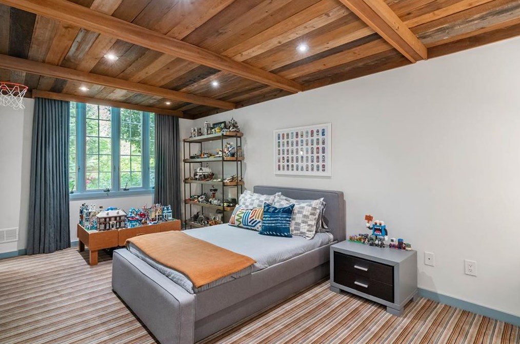 5865 Winterthur Dr, Atlanta GA  30328-4628 exterior