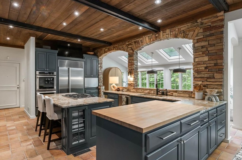 5865 Winterthur Dr, Atlanta GA  30328-4628 exterior