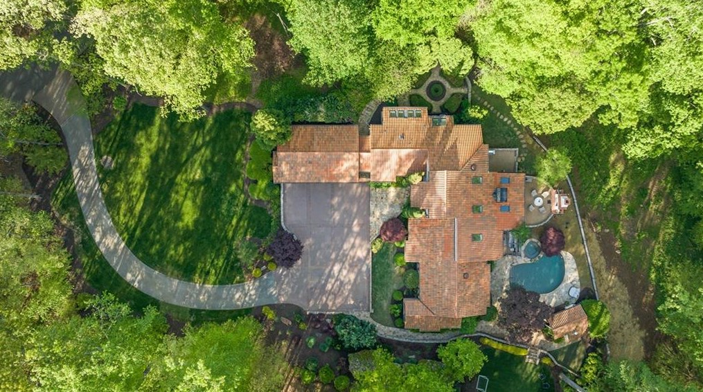 5865 Winterthur Dr, Atlanta GA  30328-4628 exterior