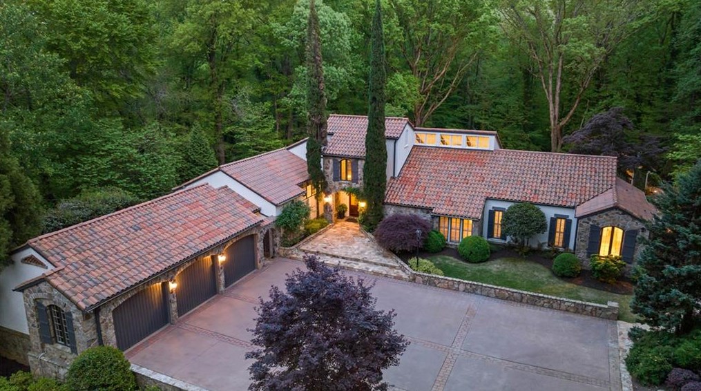 5865 Winterthur Dr, Atlanta GA  30328-4628 exterior