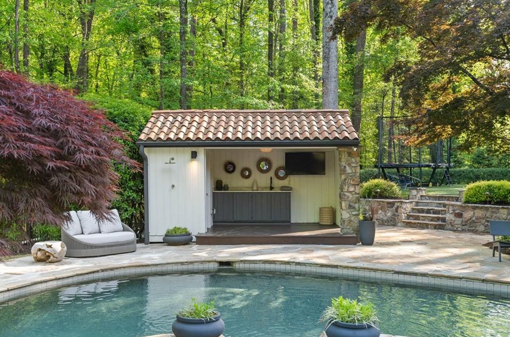 5865 Winterthur Dr, Atlanta GA  30328-4628 exterior