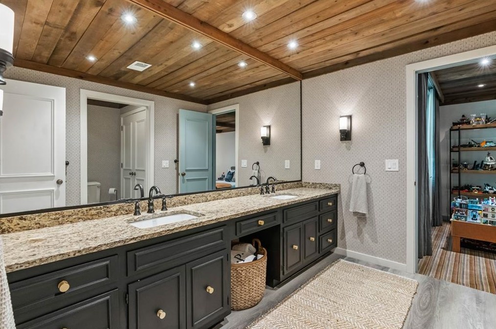 5865 Winterthur Dr, Atlanta GA  30328-4628 exterior