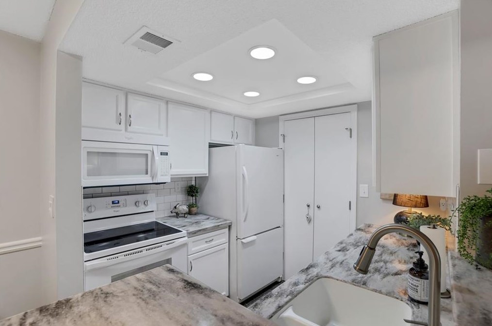 3081 Chastain Park Ct, Atlanta GA 30342-3256 exterior