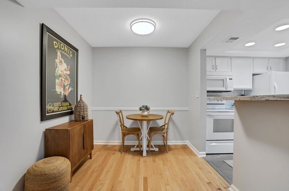 3081 Chastain Park Ct, Atlanta GA 30342-3256 exterior